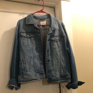 Distressed Jean jacket 🧥